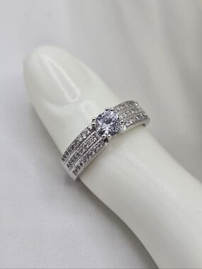 Swarovski Crystal Elements Silver Statement Ring Size 8 Clear Round